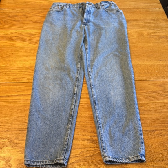 Classic Women’s Levi Blue Jeans - Picture 4 of 6